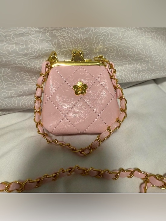 The Unbranded Brand Handbags - MINI KISS LOCK Pink Quilted handle chain gold tone or crossbody chain! 💓